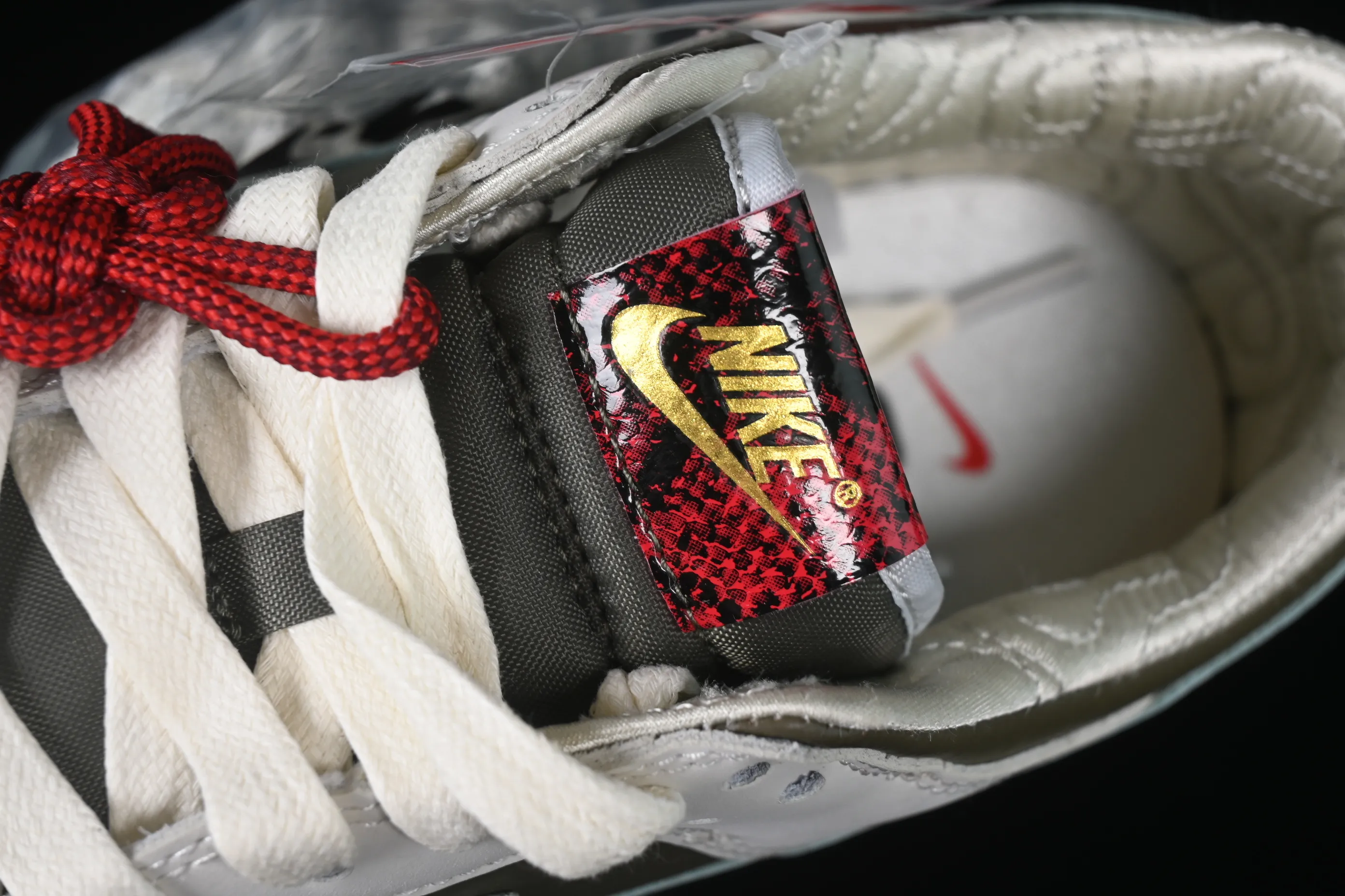 All Categories Nk SB Dunk Series Nk SB Dunk Low Low-top sneakers K version Nk SB Dunk Low "Year Of Snake" Limited to the Year of the Snake Low-top casual sneakers HV5980-231